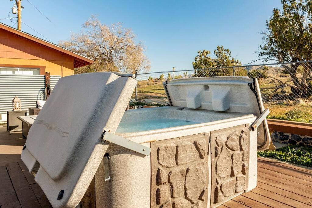 Jt'S Star Catcher Cabin - Hot Tub Yucca Valley Bagian luar foto
