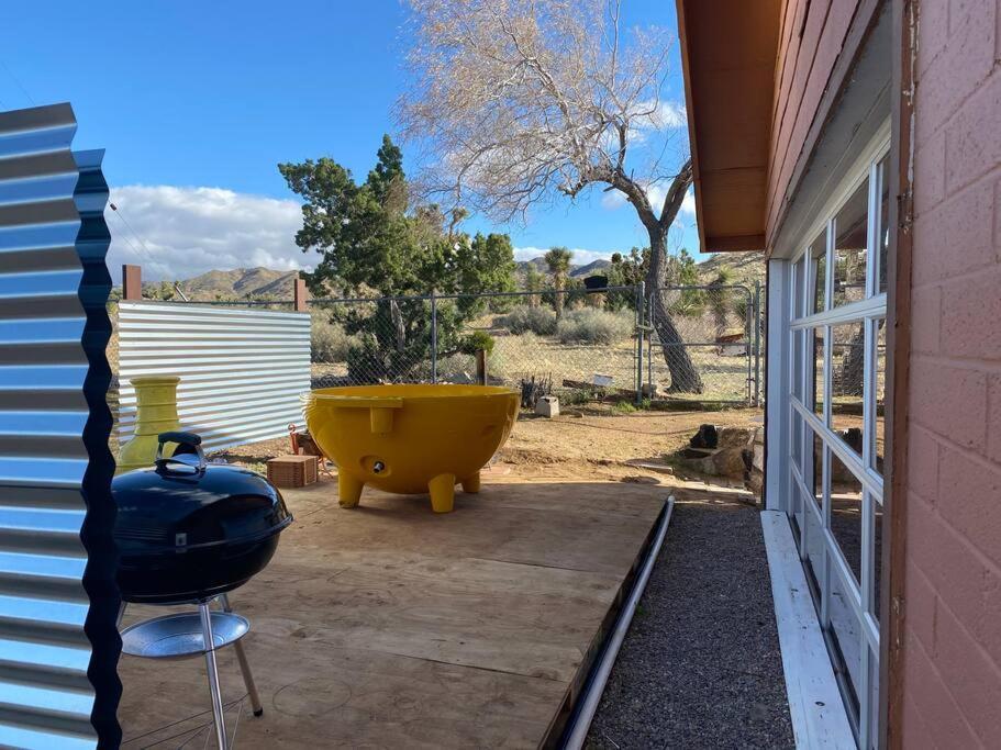 Jt'S Star Catcher Cabin - Hot Tub Yucca Valley Bagian luar foto